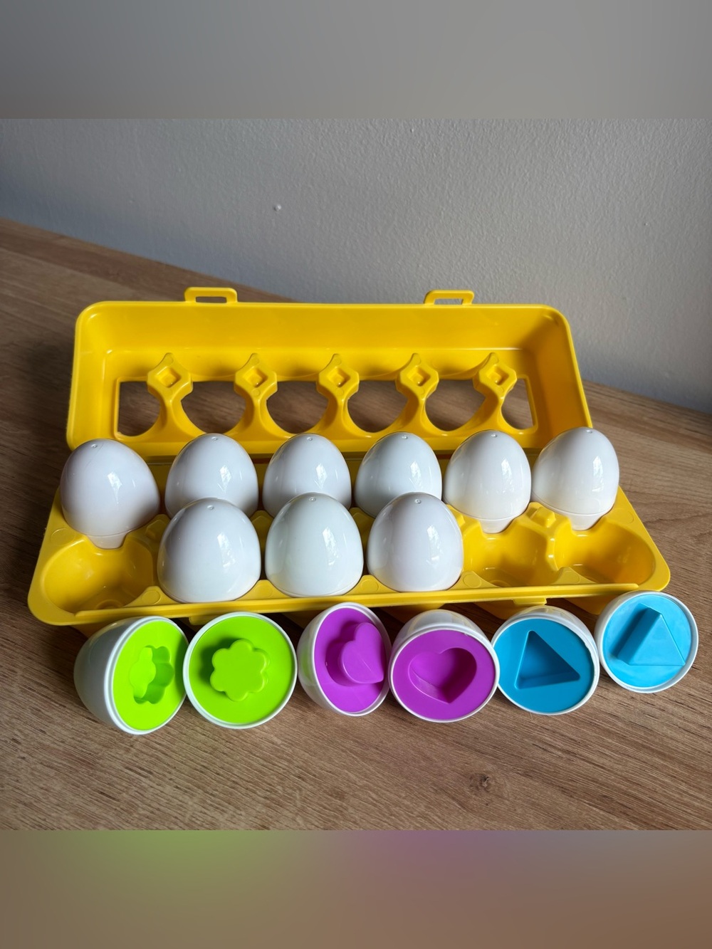 Kids 12 piece matching eggs shape & color sorter.